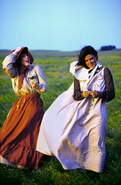 Girls on Prairie, Kansas